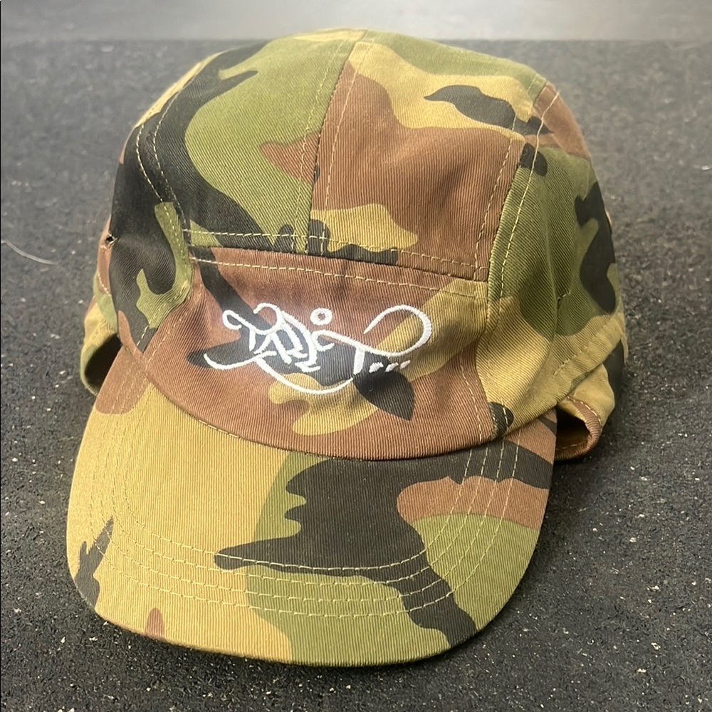 TALL-T: Camo Flapper hat